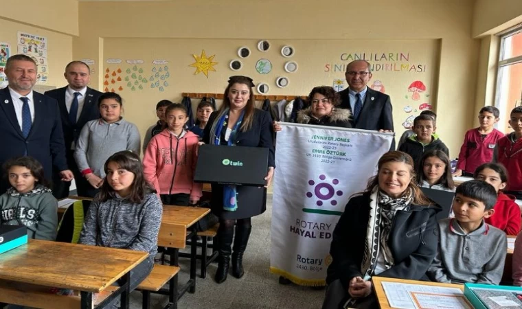 Rotary okullara ’Bilim Setleri’ dağıtıyor