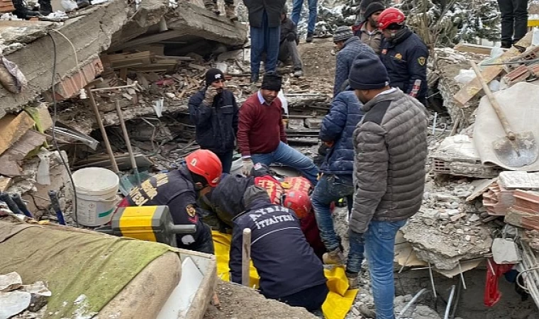 Aydın Büyükşehir Belediyesi’nin Arama Kurtarma Ekipleri Deprem Bölgesinde Çalışmalarına Başladı