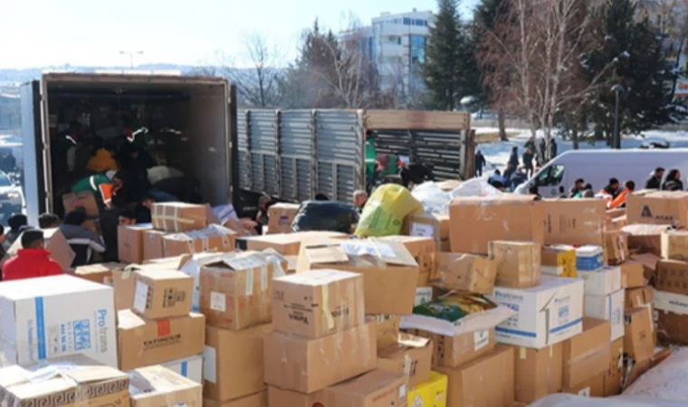 Çankaya’dan 70 araçlık yardım malzemesi