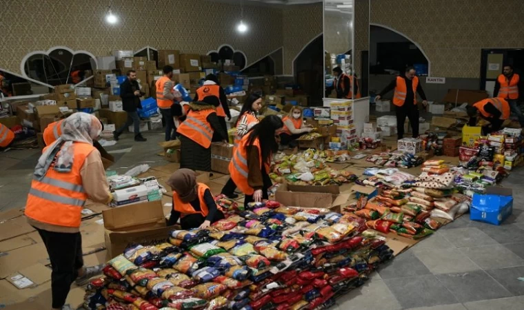 Çayırova’nın ’Sevince’si depremzedelere yardımı sürdürüyor