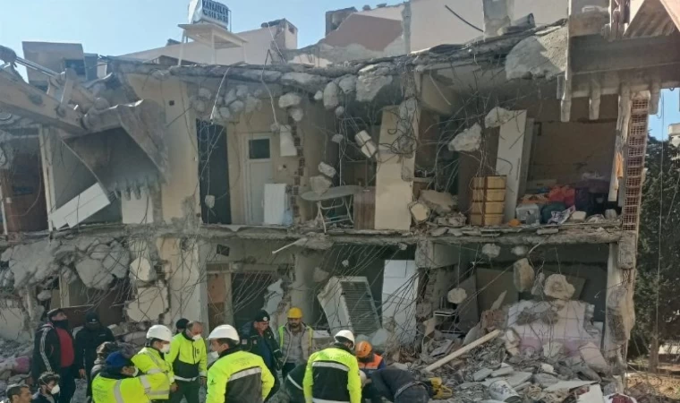 İzmir Büyükşehir ekipleri Hatay’da umudu büyütüyor