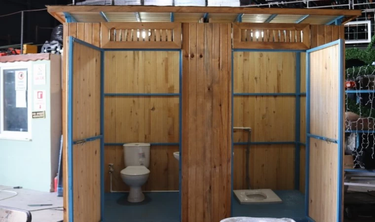 İzmit, Adıyaman’daki çadırkente mobil tuvalet üretiyor