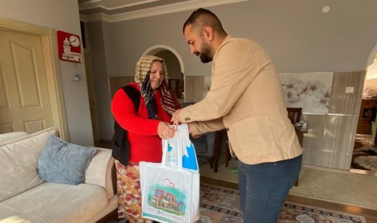 İzmit’e yerleşen depremzedeleri yalnız bırakmıyorlar