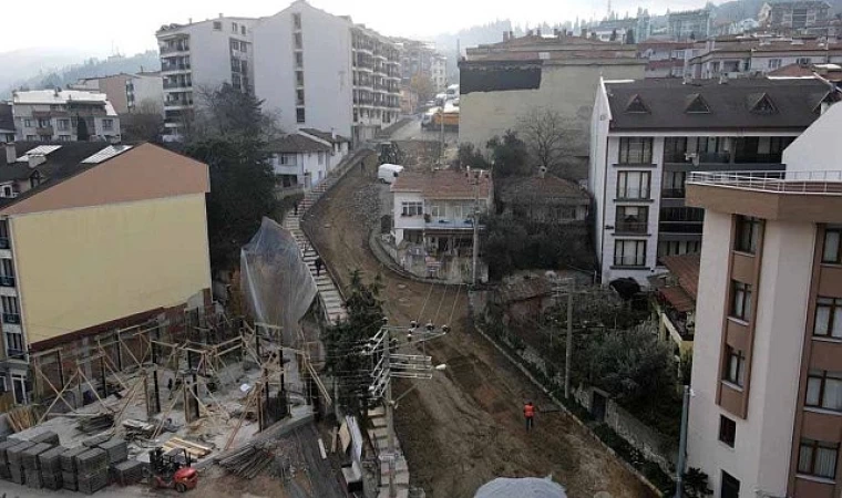 Karamürsel 101. Cadde araç ve yayalar için güvenli hale geliyor