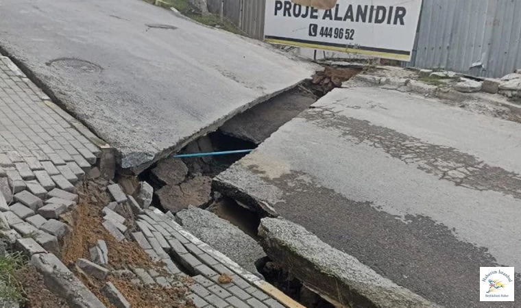 Pendik'te yol çöktü! İki bina boşaltıldı