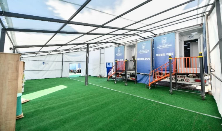 TIR’lar depremzedeler için duşa dönüştü