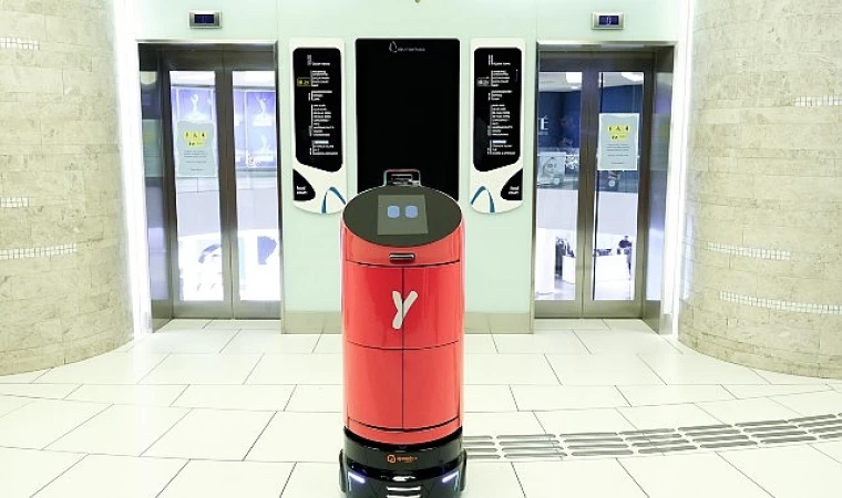 Yemeksepeti’nin Asansör Kullanabilen Yemek Teslimat Robotu YEBO, Akmerkez’de