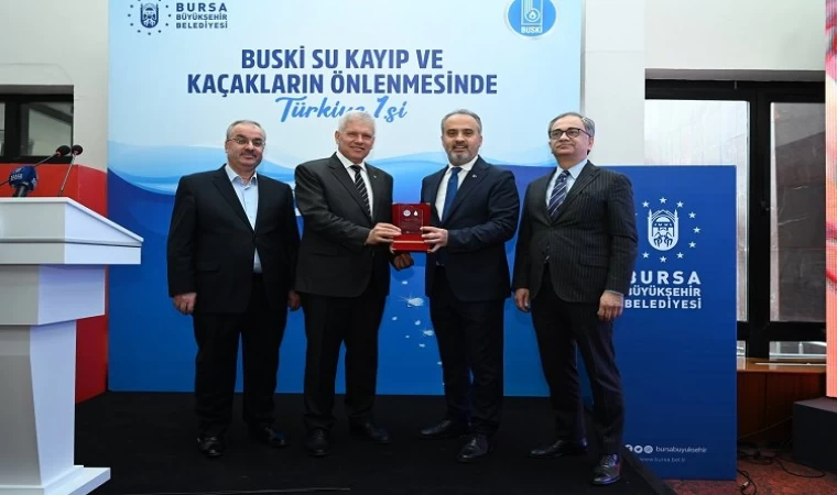 Alinur Aktaş’tan başarının mimarlarına tebrik