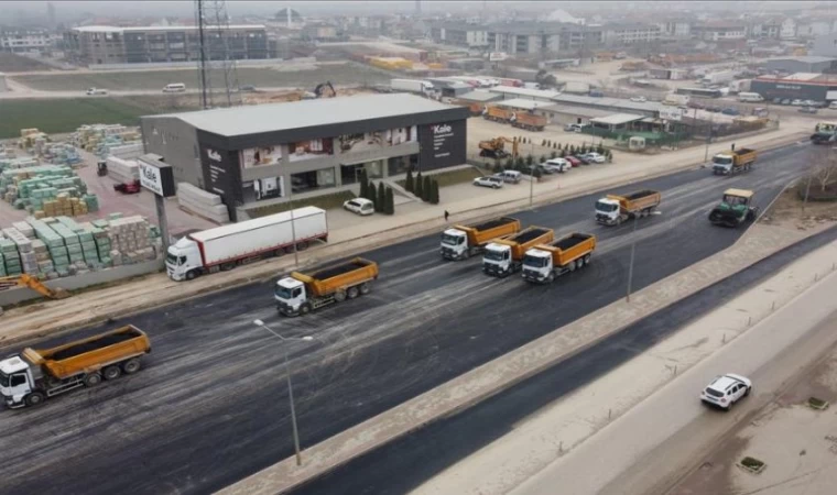 Bursa İnegöl’de Akpınar Kavşağı’nda asfalt mesaisi