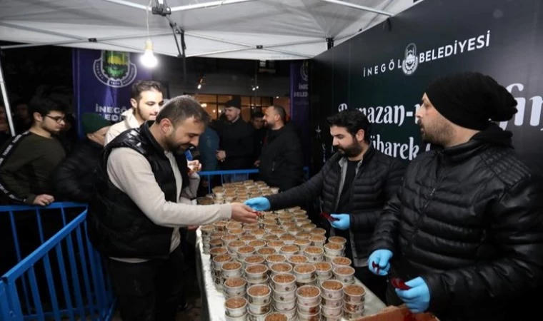 Bursa İnegöl’de ilk teravih, ilk ikramlar