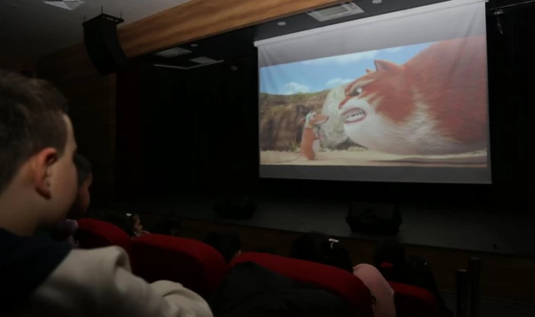 Bursa’da Gürsulu çocuklara ücretsiz sinema keyfi