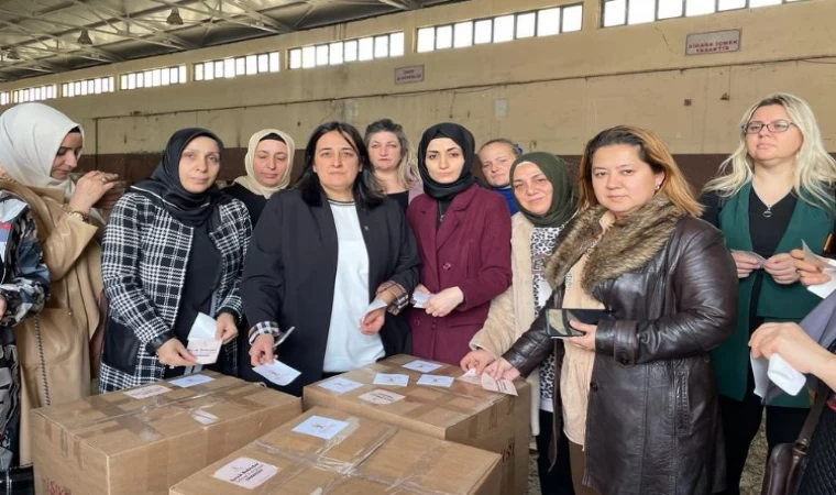 Bursalı ’AK Kadınlar’dan 550 koli mutfak seti
