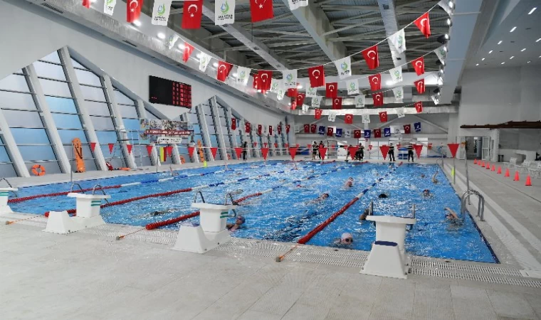 Çayırova’da iftar sonrası ücretsiz havuz keyfi