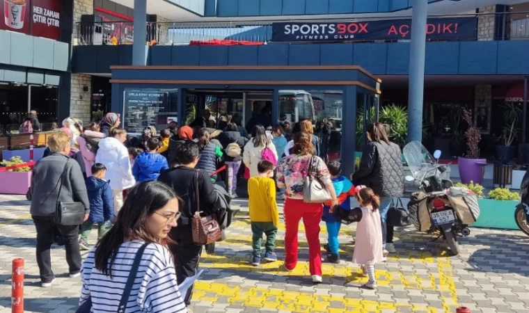 Depremzede çocuklara Güzelbahçe’de sinema terapisi