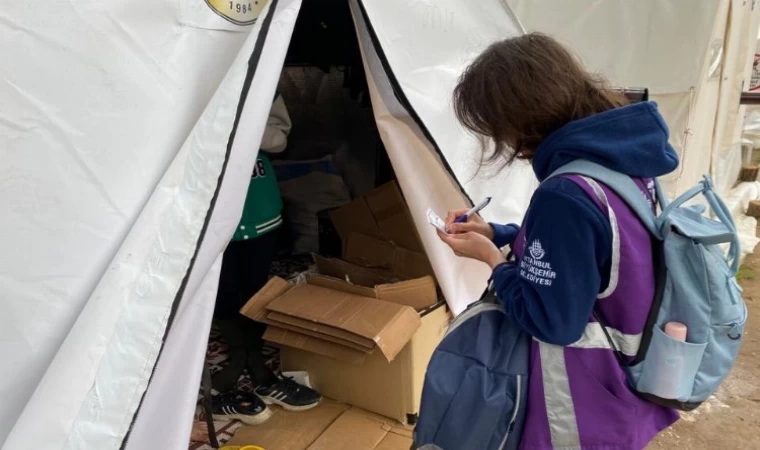 Hatay’da ’Mor Otobüs’ ile hijyen çantası dağıtılıyor