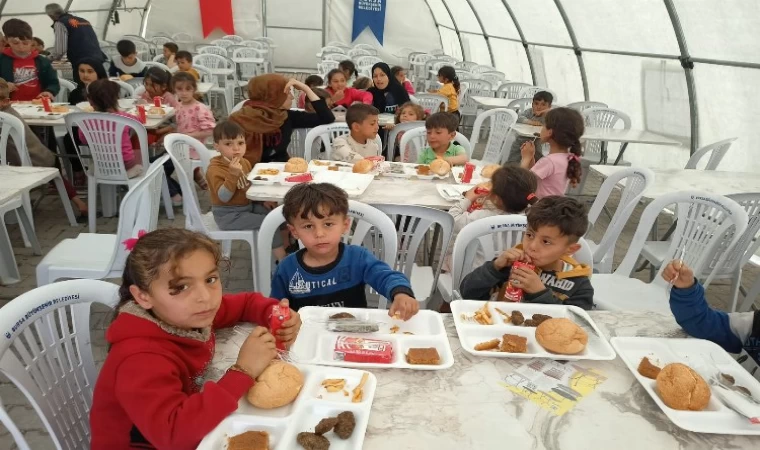 Hataylı çocuklara Bursa’dan tekne orucu