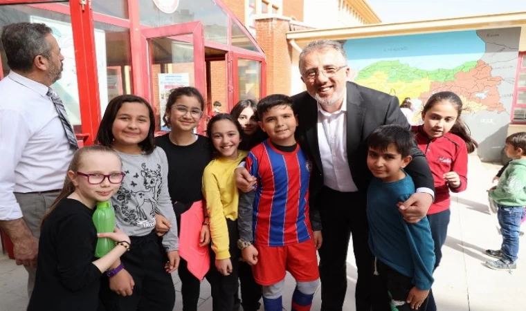 Nevşehir Belediyesi’nden okullara 51 bin kitap desteği