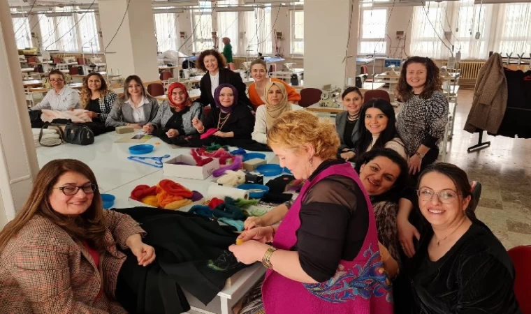 Selçuk Üniversitesi’nin Moda Atölyesi depremzedeler için üretti