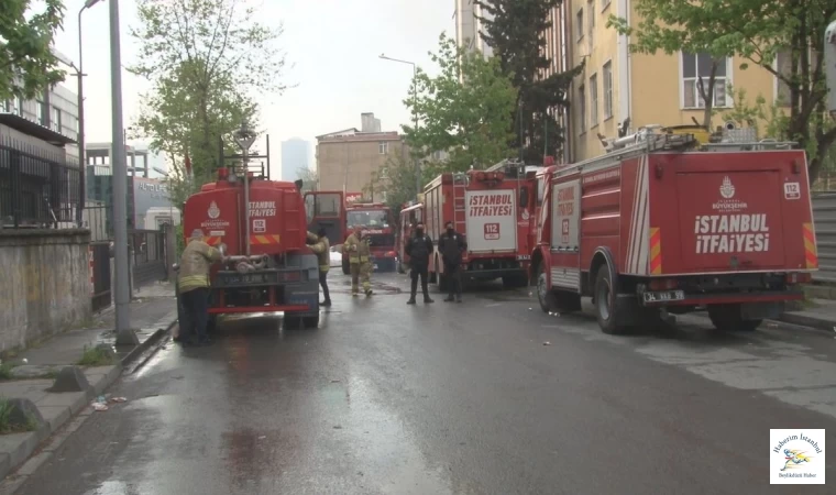 Akit Medya Grubu'nun bulunduğu binada çıkan yangın devam ediyor!