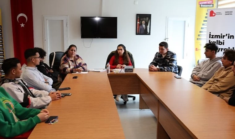 Bayraklı’da gençlik meclisi toplandı Seçim güvenliği için sahada çalışacaklar