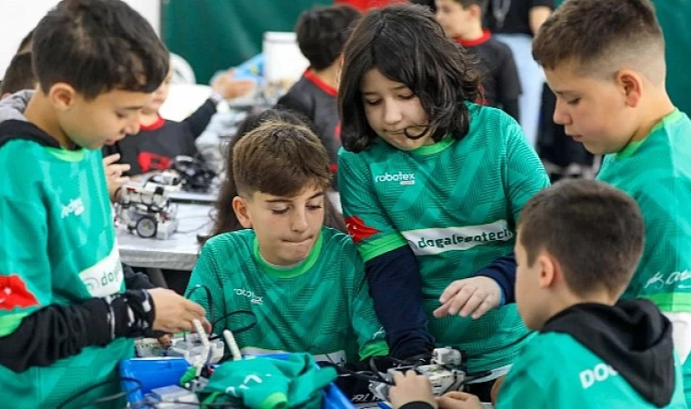 Buca’nın bilim üssü Roboteks’te madalyaları topladı