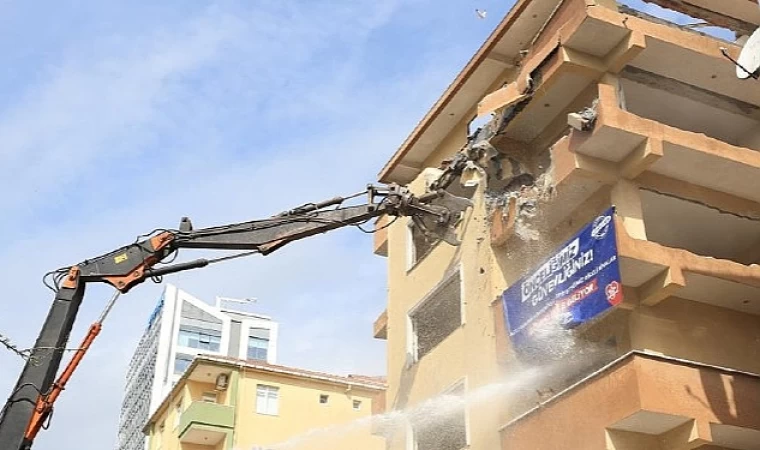 İBB,Yüzde 0 Deprem Güvenliği’ Olan Kartal’daki Akın Apartmanı’nı Yıktı