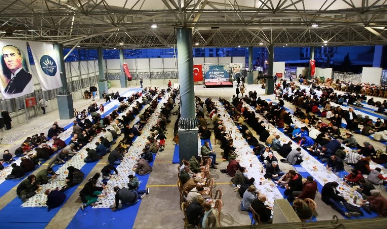 ’Yeryüzü Sofrası’ İzmir Karabağlar’da kuruldu