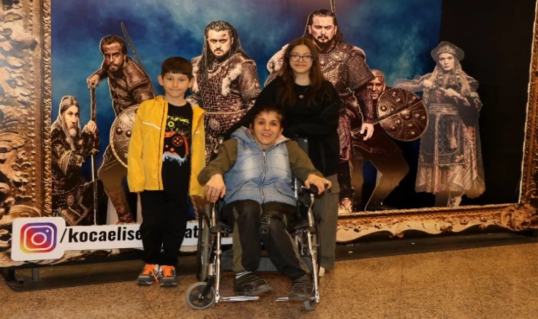 Kocaeli’de tiyatro tüm engelleri aşıyor