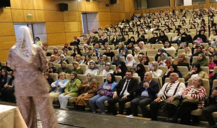 Rize’de Hatice Kübra Tongar’a yoğun ilgi