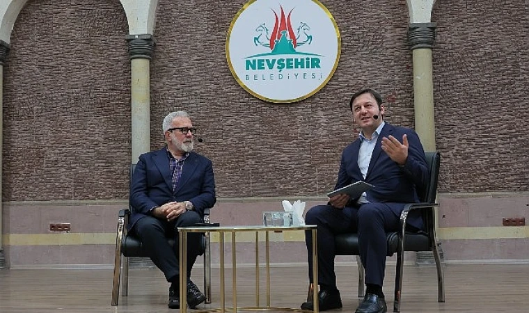 Nevşehir Belediyesi tarafından düzenlenen ’Ramazan Sohbetleri’ programının konuğu ünlü yazar Bahadır Yenişehirlioğlu oldu