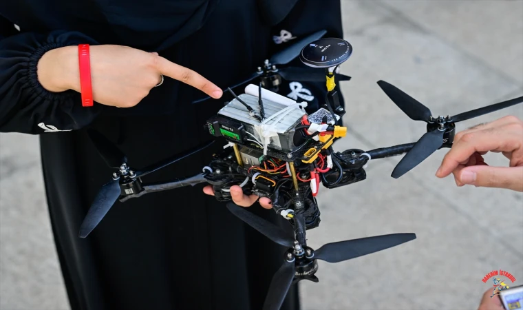 Kadıköy Anadolu İmam Hatip Lisesi’nin kız öğrencileri, EBABİL dronuyla TEKNOFEST Liseler Arası İHA Yarışması’nda üçüncülük elde etti.