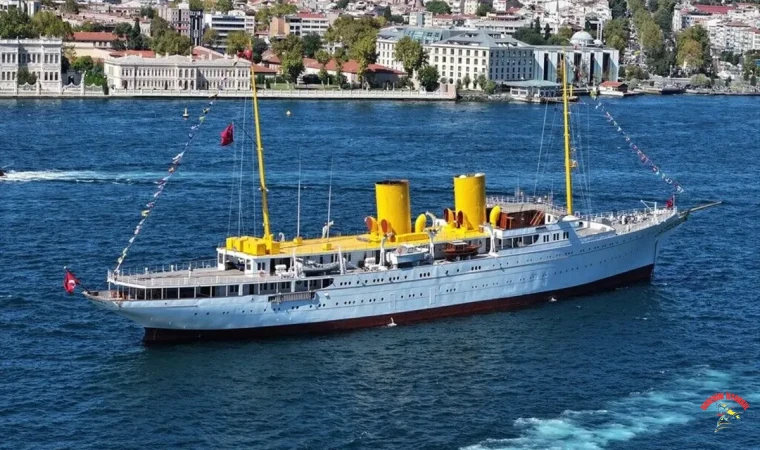 TCG Savarona Dolmabahçe açıklarında liman ziyaretine başladı