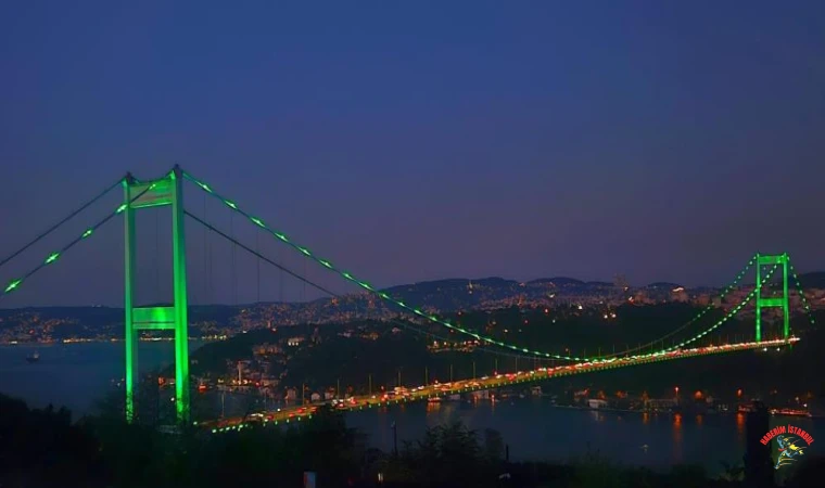Fatih Sultan Mehmet Köprüsü ve Çamlıca Kulesi yeşil ışıklarla aydınlatıldı