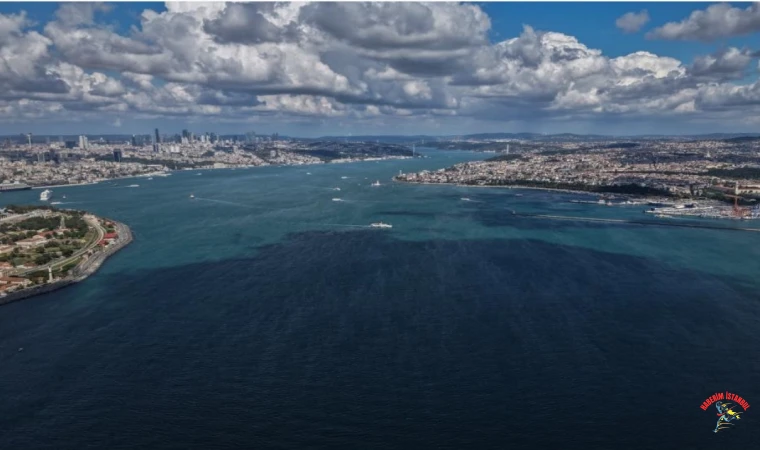 İstanbul Boğazı turkuaza büründü