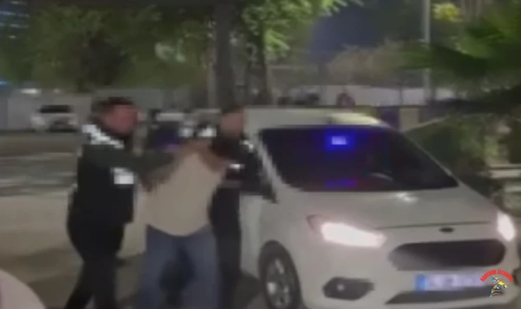 Kadıköy'de 6 el ateş açıp silahı başına dayadı: Polis harekete geçti