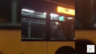 Metrobüste kendisine zarar veren şahıs ortalığı birbirine kattı