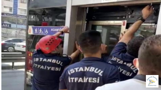 Metrobüs Asansöründe Mahsur Kaldırlar