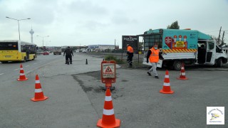 Çakmaklı Mahallesi’nde kaldırımları işgal eden araçlara bariyer engeli