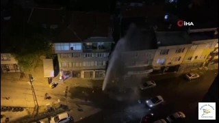 İSKİ'nin Patlayan Su Borusundan Fışkıran Su Görenleri Şaşırttı