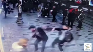 Turistin Başında Parfüm Şişesini Böyle Kırdı