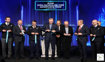 Silivri açılışında Cumhurbaşkanın ardındanki isim kim?