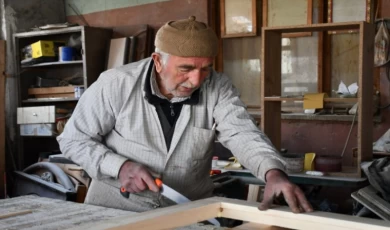 Bursa İznik’te yarım asırdır ahşaba hayat veriyor