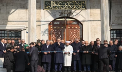 İstanbul’da restorasyonu tamamlanan Yeni Camii açıldı