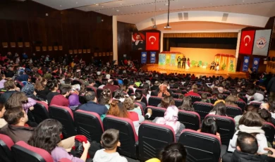 Kayseri Talas’ta çocuklara karne hediyesi