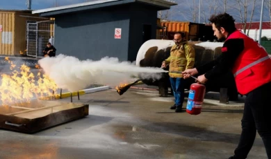 Kızılay gönüllülerine Kocaeli İtfaiyesi’nden eğitim