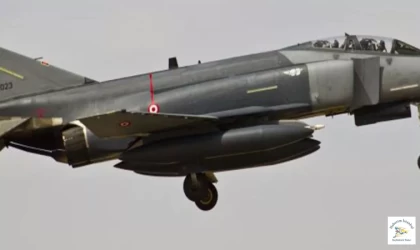 Yunanistan'ın F-4 savaş uçağı düştü
