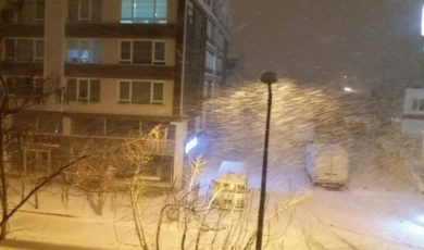 Afyonkarahisar’da kar yağışı başladı