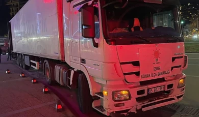 AK Parti Konak İlçe Teşkilatı, depremin yıktığı Hatay’a yardım TIR’ı yolladı.