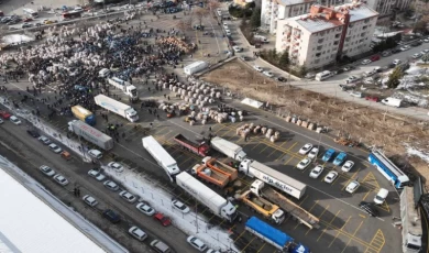 Ankaralılardan deprem bölgesine 500 tır yardım