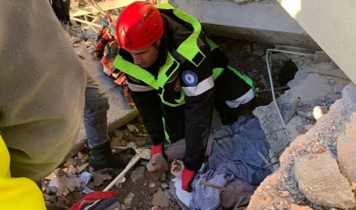 'Canik Belediyesi Arama Kurtarma’ Enkaz Altında Kalan Vatandaşı Kurtardı